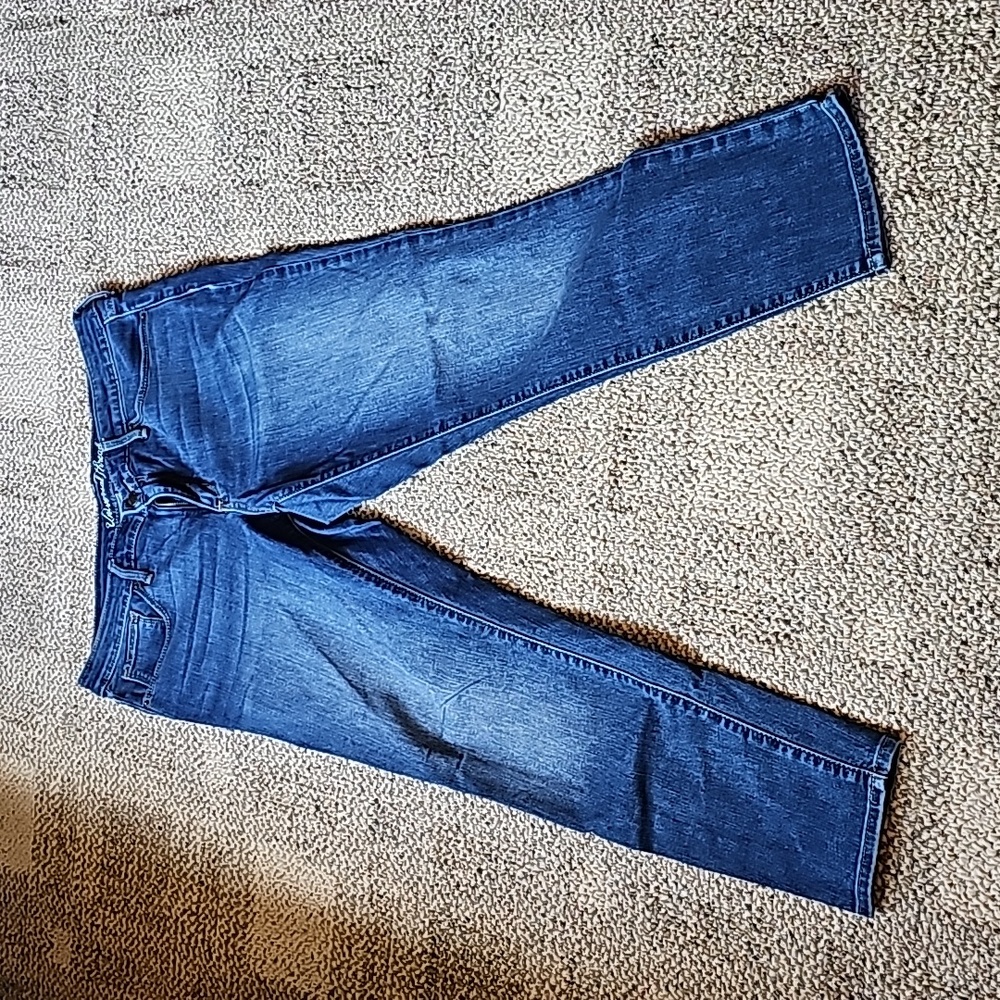 Women's universal thread, mid rise skinny jeans.